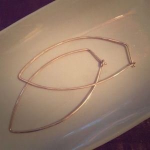 Simple gold earrings.